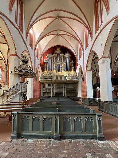 Innenraum mit Furtwängler-Hammer-Orgel Innenraum mit Furtwängler-Hammer-Orgel