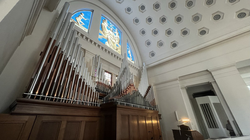 Innenraum mit Feith-Orgel
